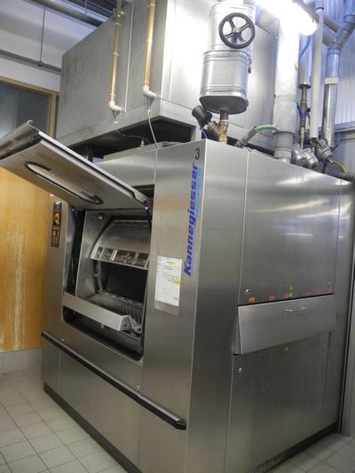 Barrier Washer Extractor Kannegiesser Favorit FA 1300 BW, 130kg, steam, yom 2003 (1) Barrier Washer Extractor Kannegiesser Favorit FA 1300 BW, 130kg, steam,…